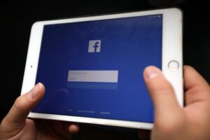 Facebook ci illude di piacere proprio a tutti