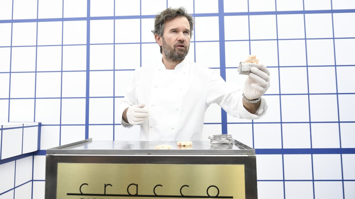 Non si può neppure dire: «Sii uomo!» Cracco sotto schiaffo