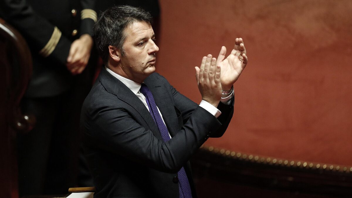 Renzi si degna di passare in Senato. Ma intanto Farinetti lo scarica