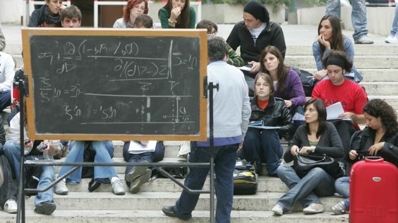 Tolleranza zero per chi occupa, bloccare le scuole è un crimine