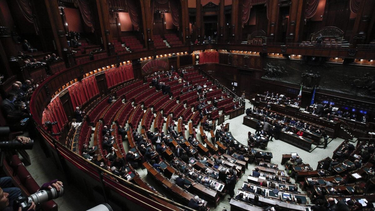 Sfaccendati in Parlamento scatenati nella fiera delle leggi strane ma vere