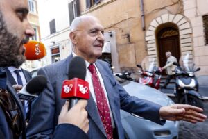 Mattarella prende tempo per poi prendersi il tesoro