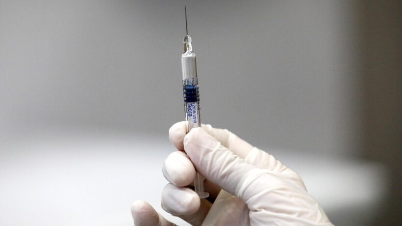I medici si scagliano contro i no vax ma i primi a non vaccinarsi sono loro
