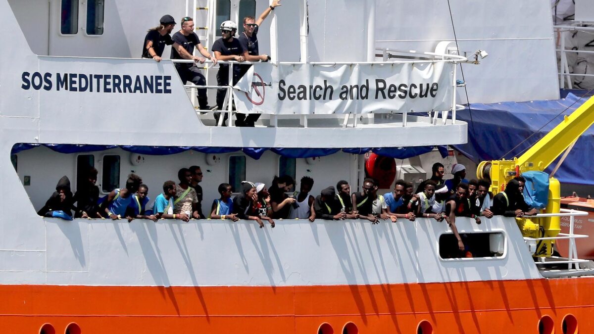 Aquarius sequestrata: «Ha scaricato illegalmente nei porti materiale infetto»