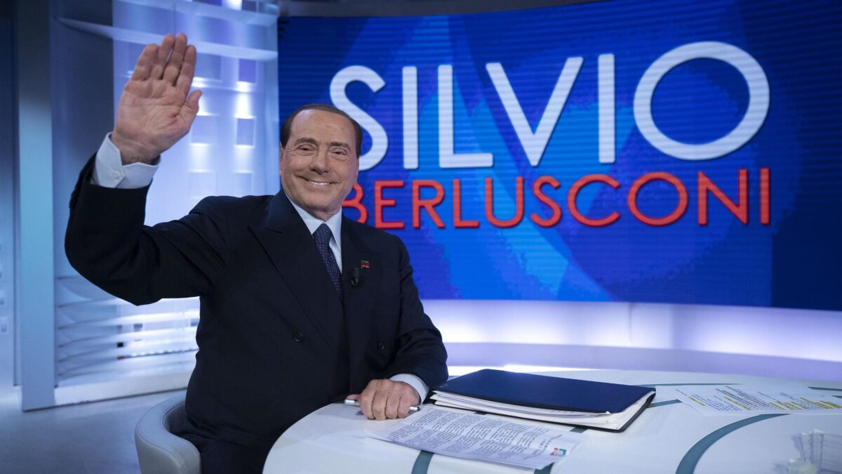 Il Cav picchia la Lega e fa l’occhiolino al Colle