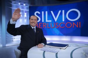 Il Cav picchia la Lega e fa l’occhiolino al Colle