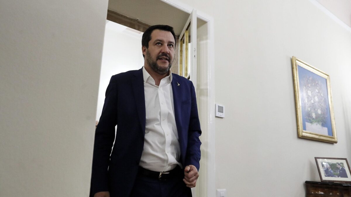 Salvini fa risorgere mamma e papà