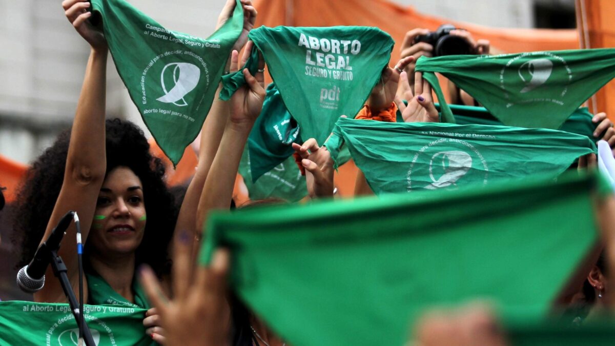 L’Argentina insegna: chi ama le donne non tifa per l’aborto