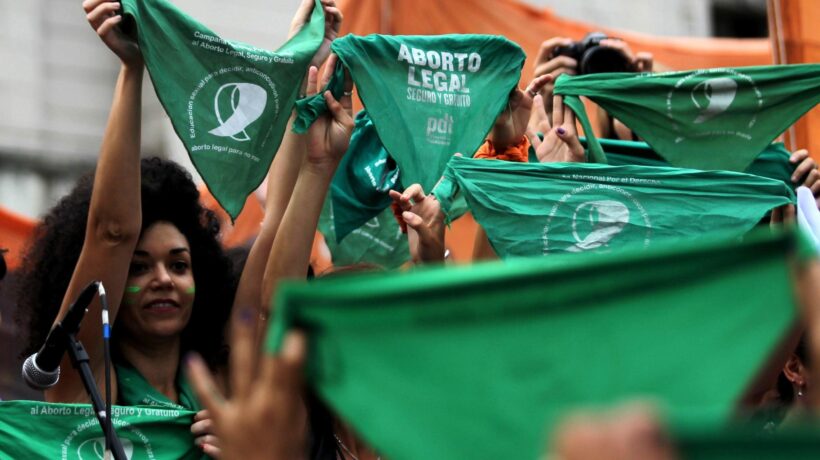 L’Argentina insegna: chi ama le donne non tifa per l’aborto