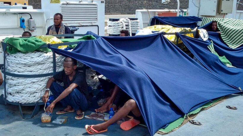 Somalo violenta una pensionata in spiaggia