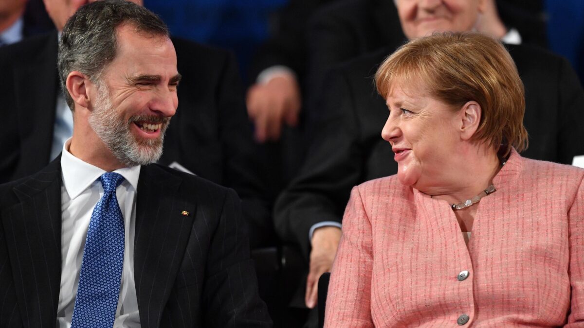 La Merkel va in vacanza in Spagna e Madrid si becca i profughi tedeschi