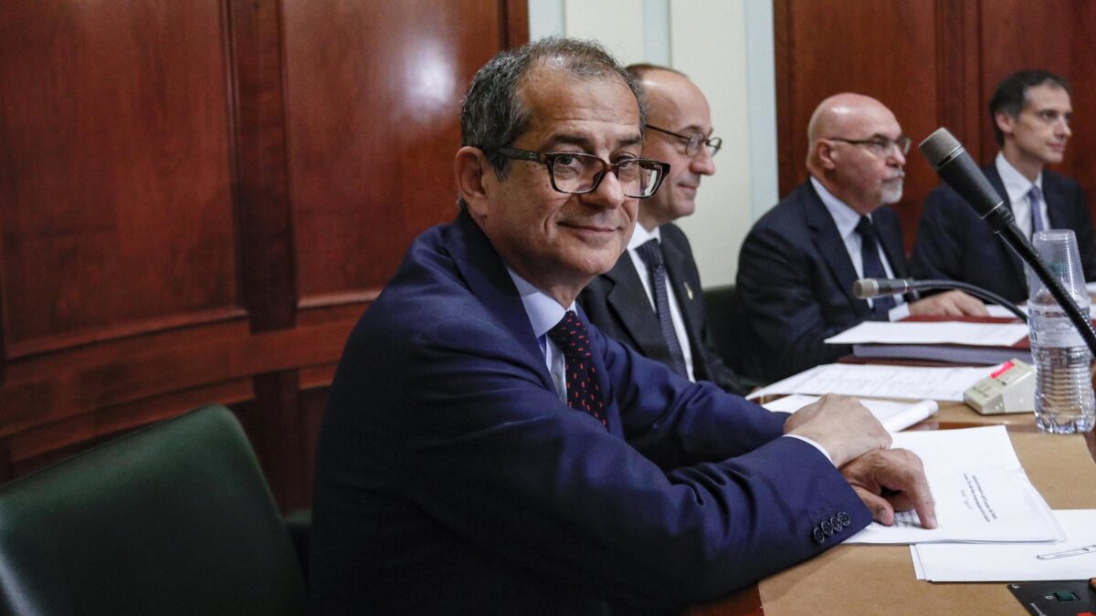 Manovra da 25 miliardi con sforbiciata alle detrazioni. E alle Entrate va un generale della Gdf