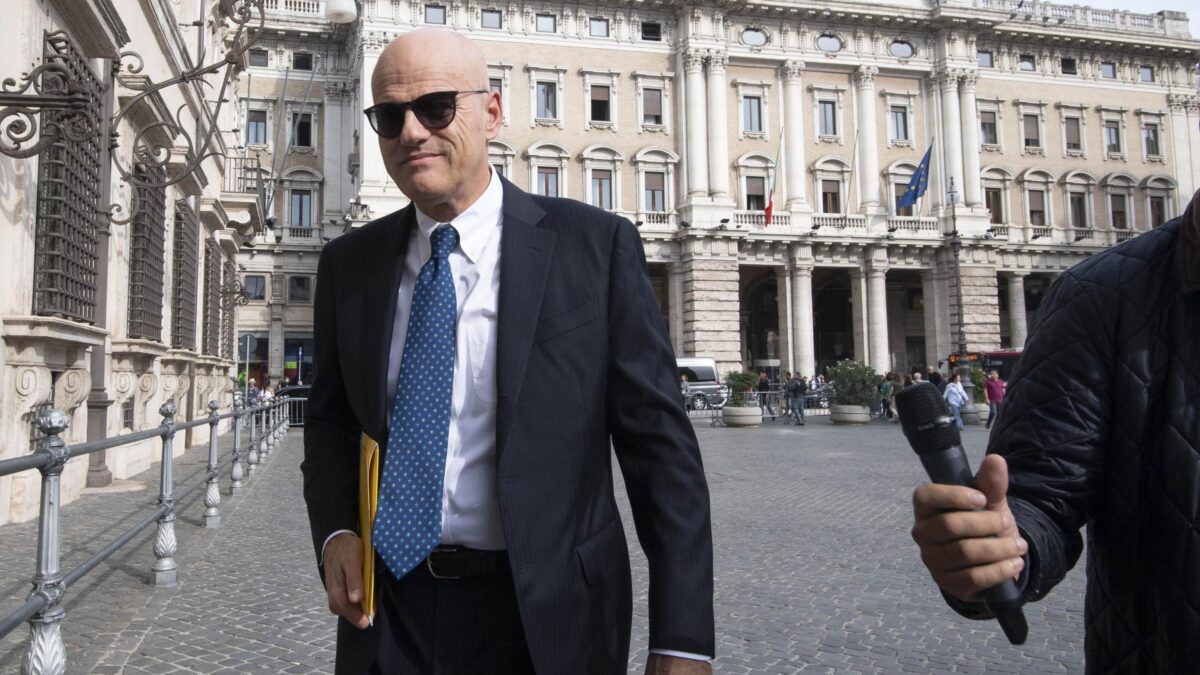 Il Tesoro non ha più il suo uomo in Eni. Salvini invece parla con Descalzi
