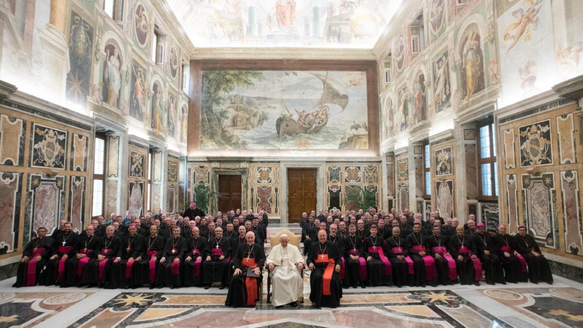 Il Papa blocca i vescovi americani, congelate le proposte anti abusi
