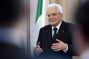 Chi chiese le dimissioni di Mattarella rischia fino a 20 anni di prigione