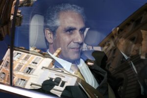 Berlusconi aveva detto due sì a Foa. Poi si è mosso l’asse Ue-Napolitano…