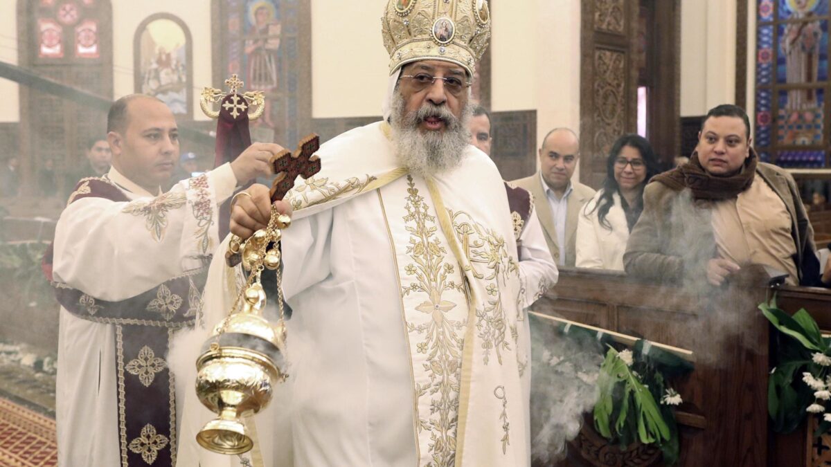 Tawadros contro la fede 2.0: «Fuori i monaci dai social»