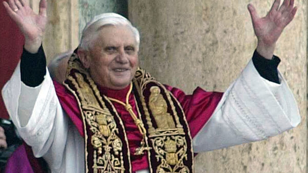 Fango su due Papi pur di demolire Viganò