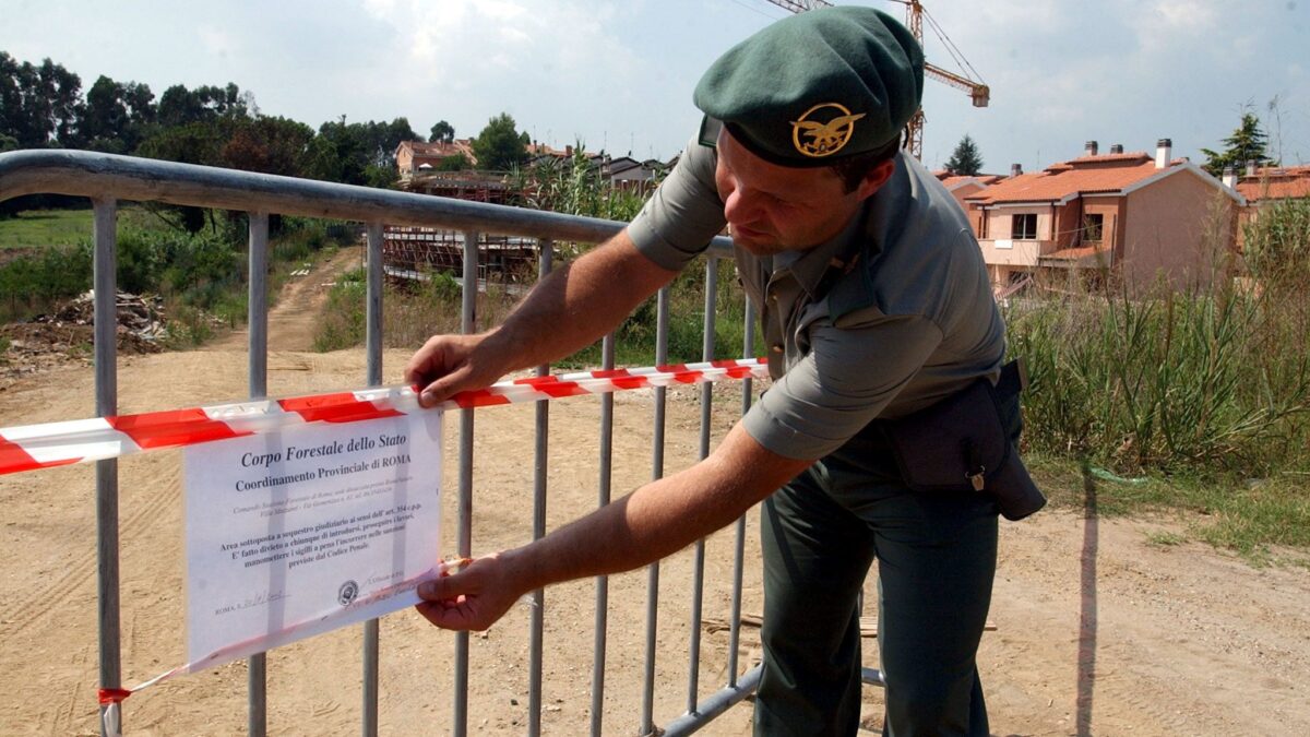 I soldi per demolire gli abusi ci sono però nessun sindaco li ha mai chiesti