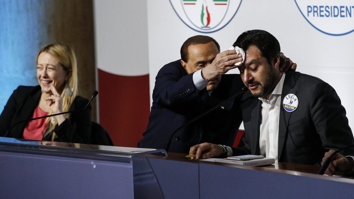 Berlusconi in campo mette in ansia Salvini e Di Maio