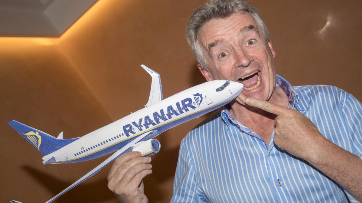 Ryanair prova a lasciare a terra i sindacati
