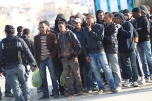 Ordinaria immigrazione: botte  e rivolte