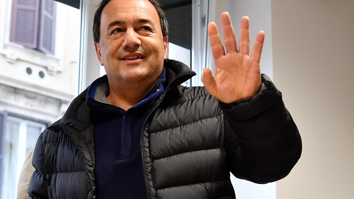 Il numero due di Lucano seppellisce Riace: «I migranti ci picchiano, stop all’accoglienza»