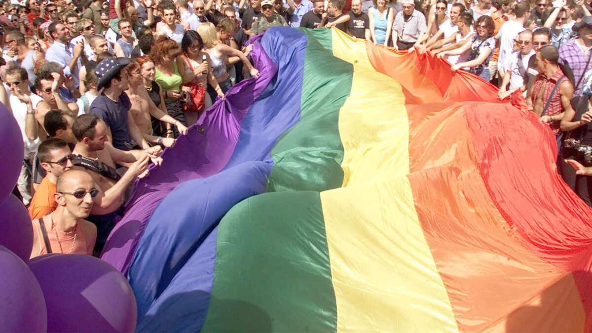 Dialogo con gruppi gay nel santuario. I fedeli raccolgono firme di protesta