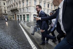 «Chi spara per difendersi non deve più finire sotto processo»