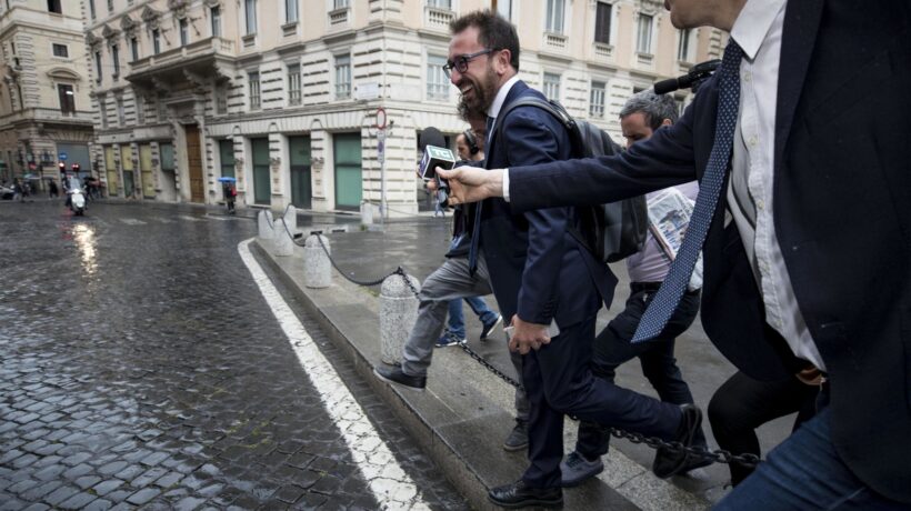 «Chi spara per difendersi non deve più finire sotto processo»