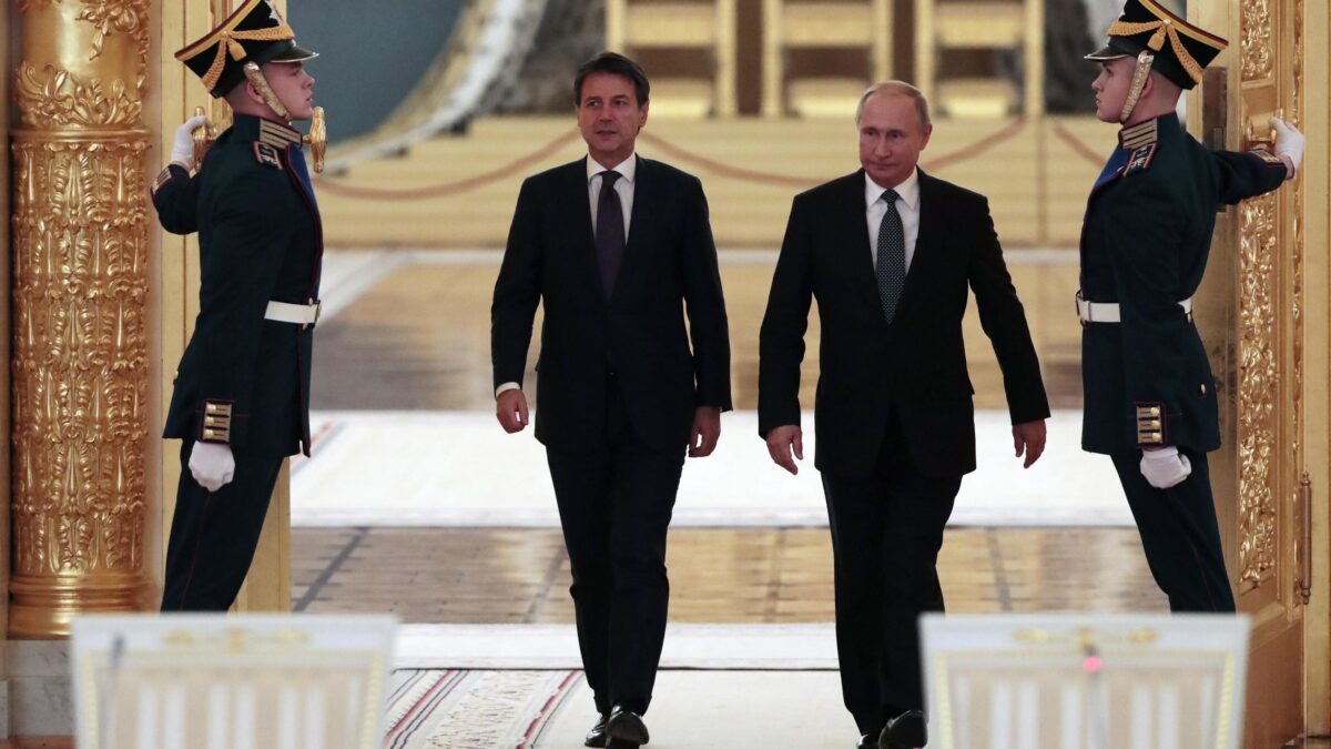 Dietro al tour di Conte a Mosca Intesa e pure il professor Alpa