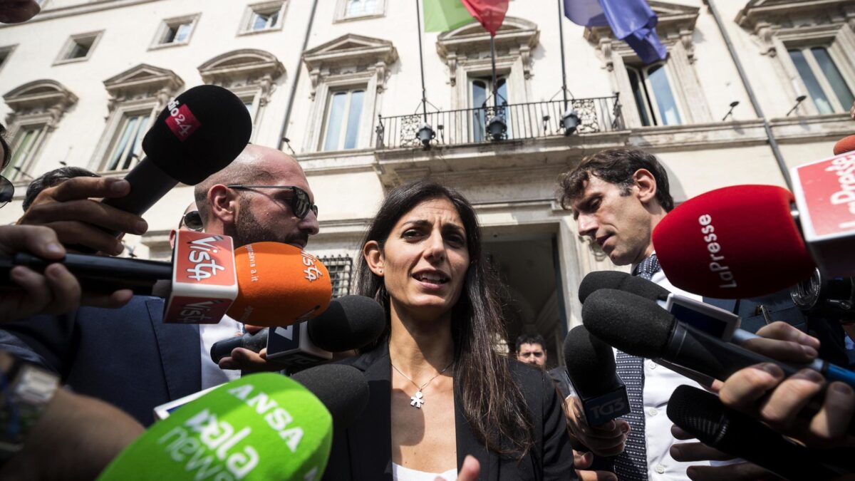 Pure la multa per i manifesti pro vita. «La Raggi obbedisce ai circoli gay»