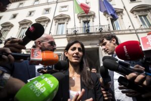 Pure la multa per i manifesti pro vita. «La Raggi obbedisce ai circoli gay»
