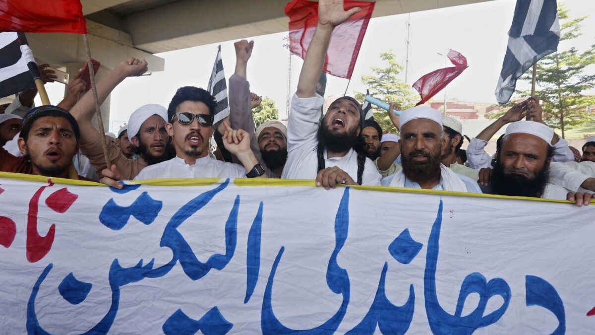 Mediatore pakistano giustificava gli stupri. Per i magistrati non c’è nessun reato