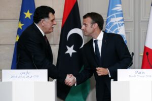 Macron usa il voto in Libia per emarginare l’Italia