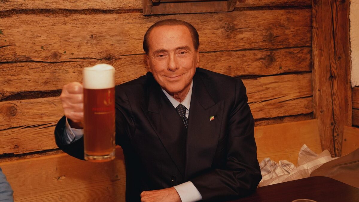 Berlusconi riapre il forno del Pd. Ma a bruciare è il centrodestra