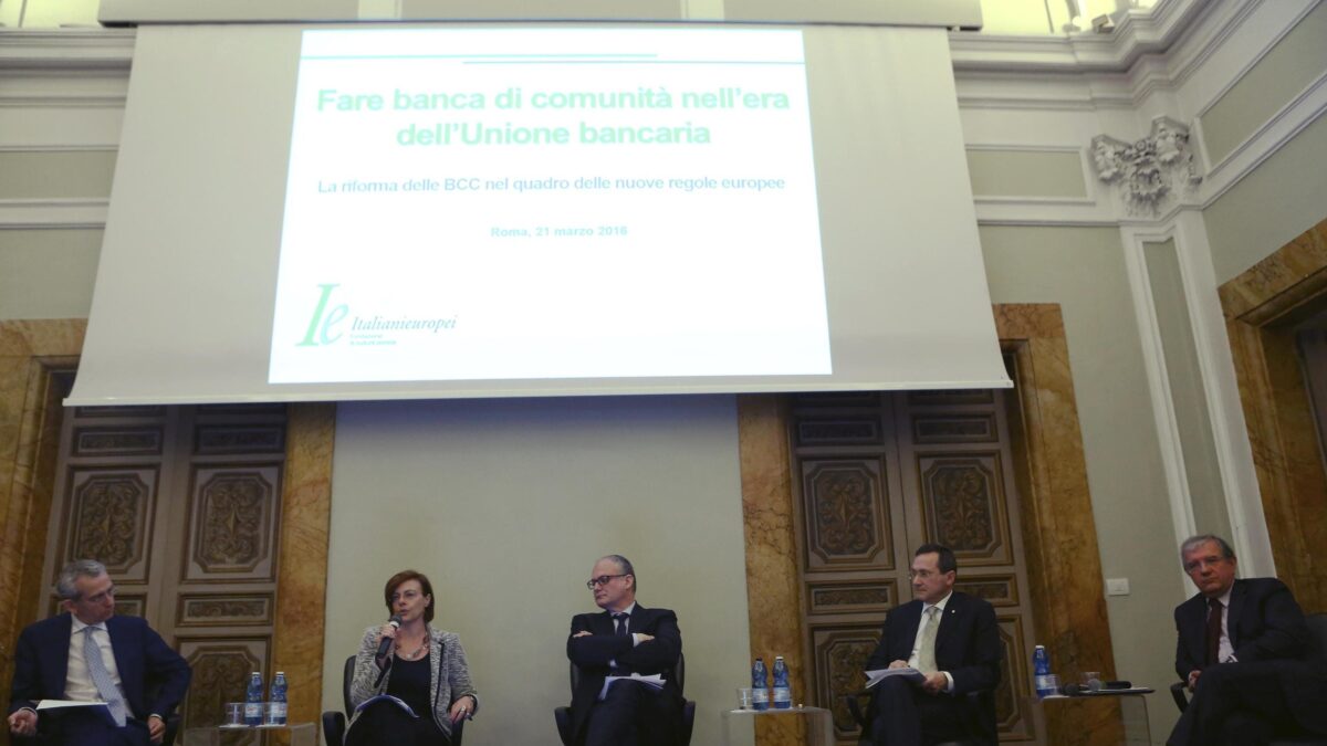Sospesa la riforma Renzi delle Bcc. Sei mesi per provare a smontarla