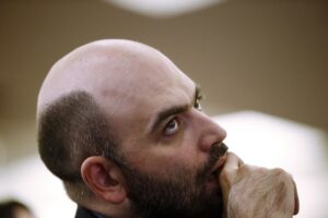 Saviano in crisi d’idee ridotto a scrivere appelli