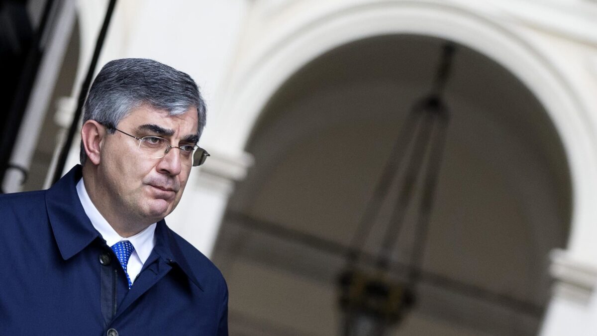 Il tribunale incolla a due poltrone il governatore pd che fa il senatore