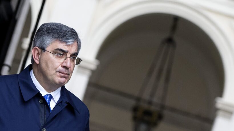 Il tribunale incolla a due poltrone il governatore pd che fa il senatore