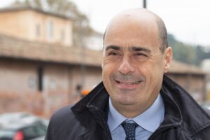 L’assistente di Zingaretti urla, però non dà botte