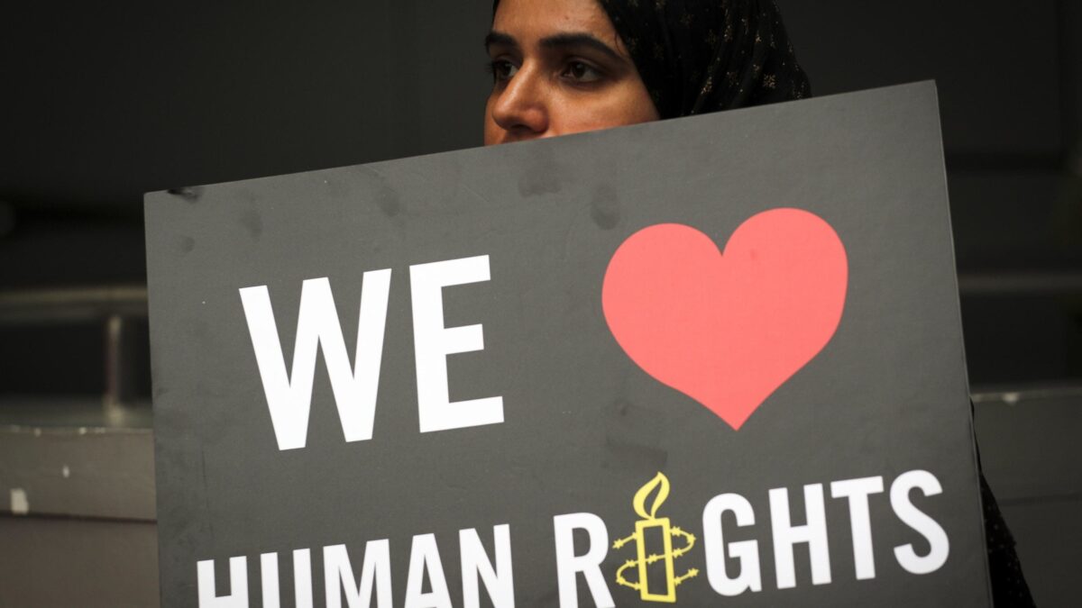 Per Amnesty international ci sono «violazioni sistematiche» da parte della Francia