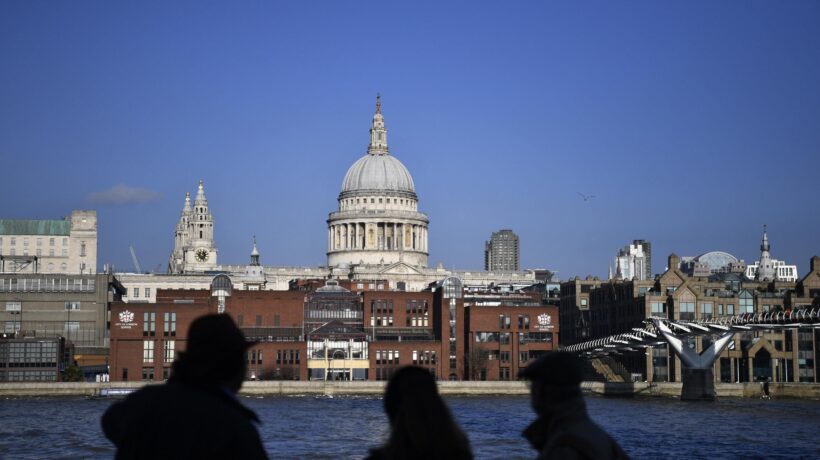 Londra vieta di pregare vicino alla cattedrale