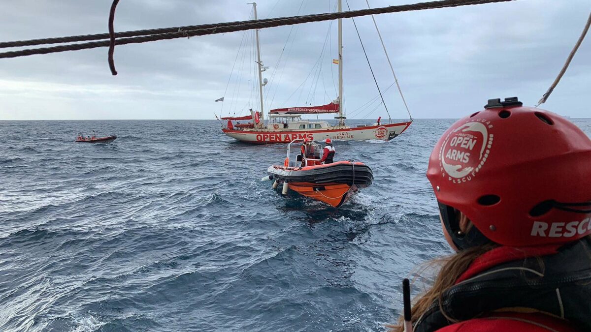 La testimone oculare scagiona i libici: «Nessuno lasciato affogare in mare»