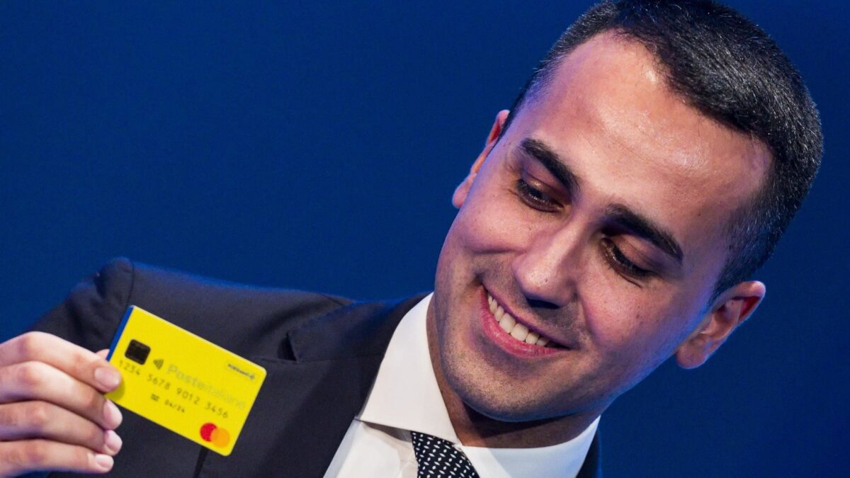 È partita la macchina del reddito grillino. Ma il testo della legge ancora non c’è