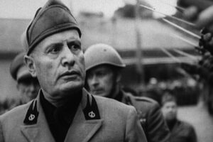 Sinistra ridotta a cacciare il fantasma del Duce
