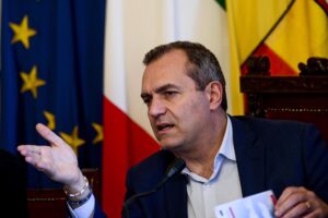 «L’indifendibile armata» di De Magistris