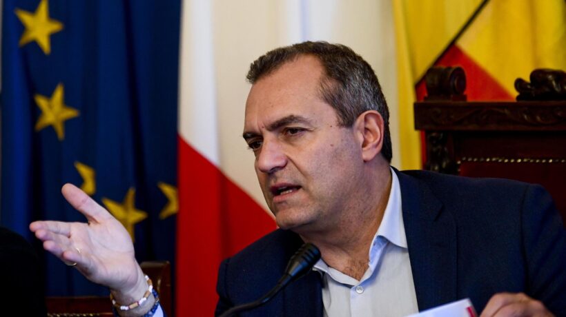 «L’indifendibile armata» di De Magistris
