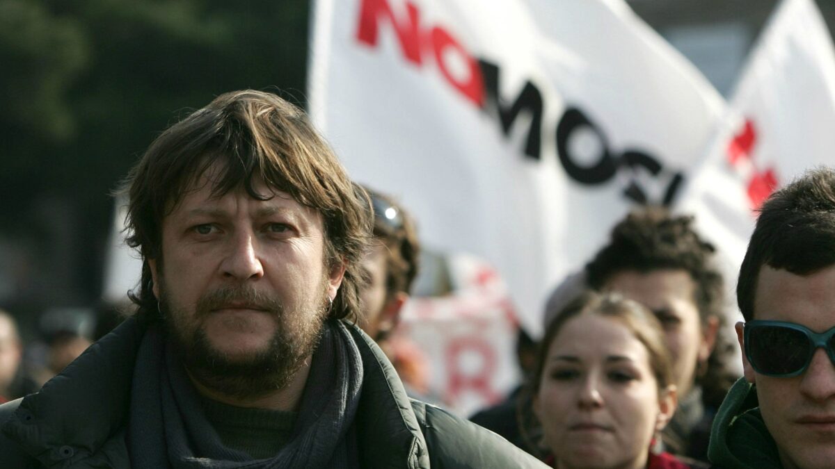 Le ong sfidano il governo. Al timone c’è Casarini, gran bollito del G8