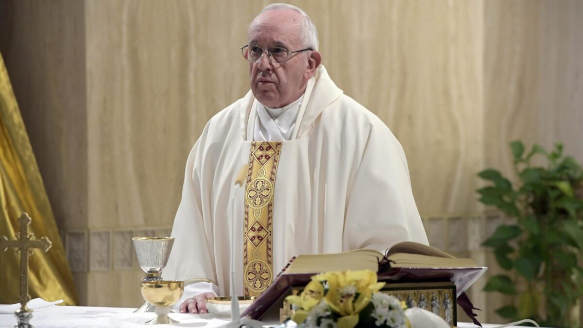 Francesco difende la famiglia naturale. I vescovi invece pensano allo ius soli